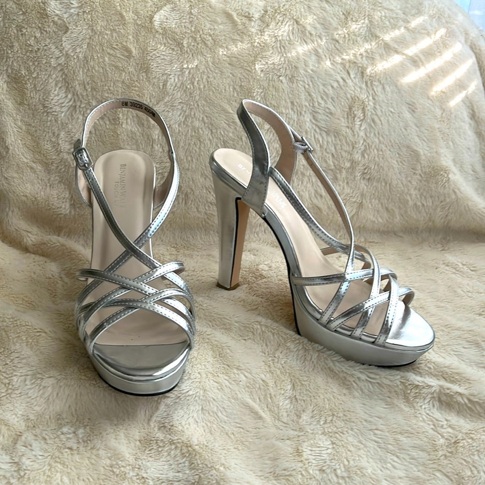 Benjamin Walk Wren Silver 4” Strappy Heel 8M